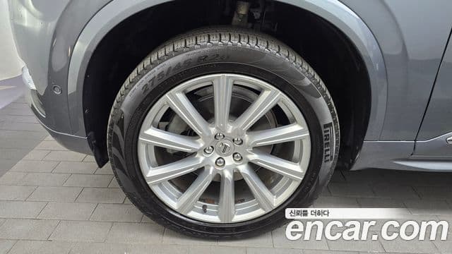 Volvo XC90 2018 — Photo 17/20