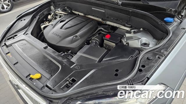 Volvo XC90 2018 — Photo 19/20