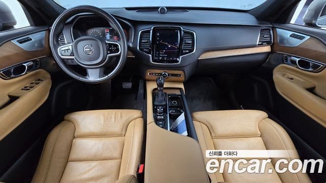 Volvo XC90 2018 — Photo 15/20