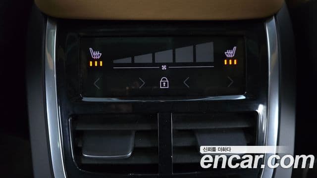Volvo XC90 2018 — Photo 13/20