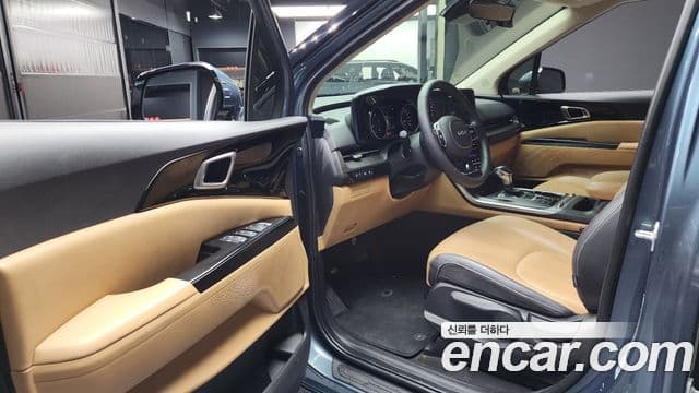 Kia Carnival 2021 — Photo 1/20
