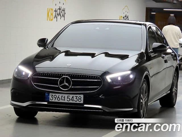 Mercedes-Benz E-Class 2022 — ფოტო 2/20