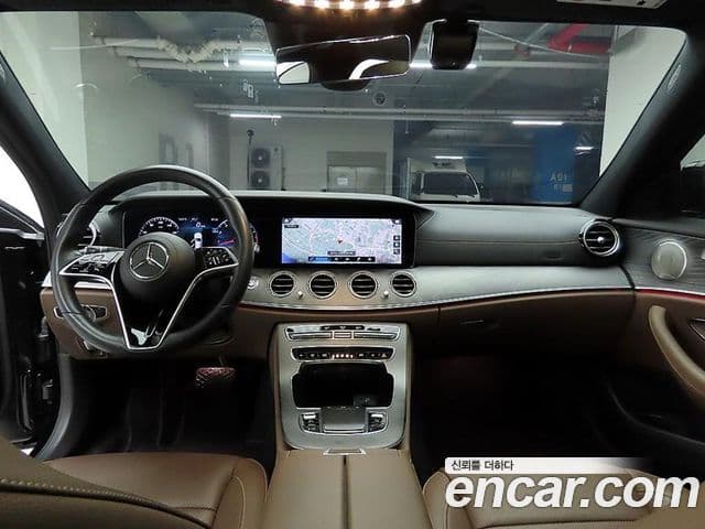 Mercedes-Benz E-Class 2022 — ფოტო 7/20