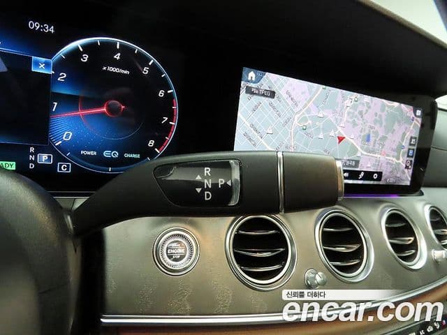 Mercedes-Benz E-Class 2022 — ფოტო 10/20