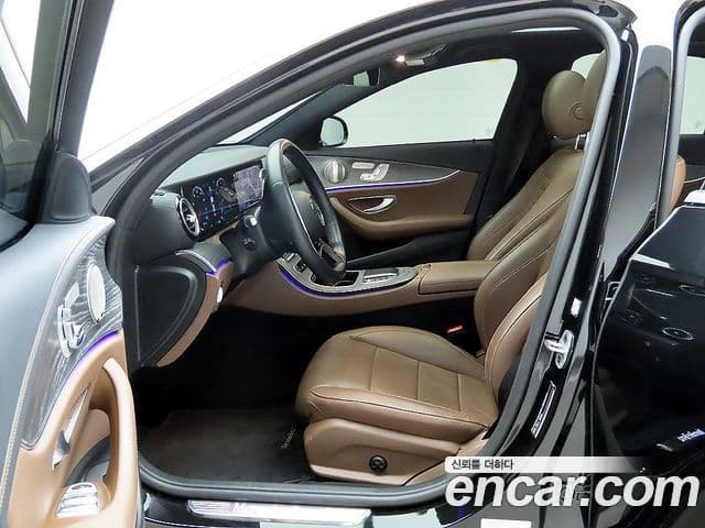 Mercedes-Benz E-Class 2022 — ფოტო 13/20
