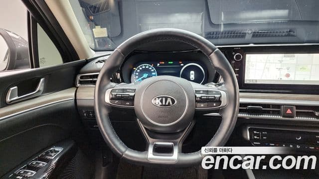 Kia K5 2020 — ფოტო 14/20