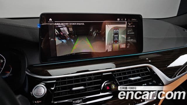 BMW 5 Series 2021 — фото 15 из 20
