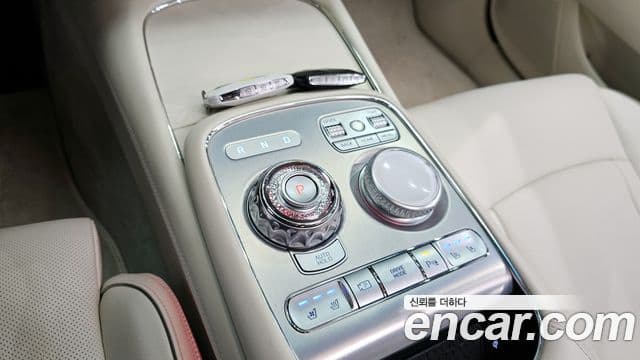 Genesis G90 2022 — Photo 10/20