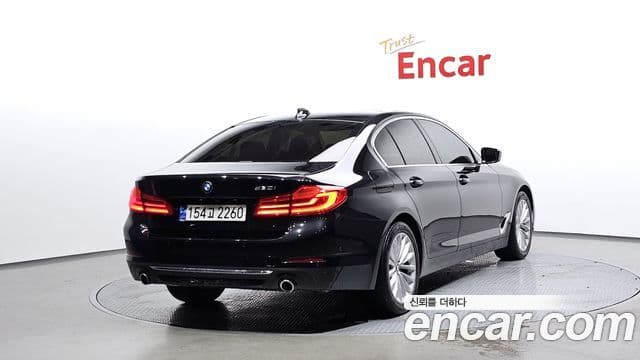 BMW 5 Series 2020 — ფოტო 2/20