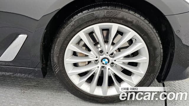 BMW 5 Series 2020 — ფოტო 5/20