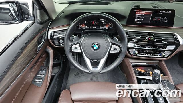 BMW 5 Series 2020 — ფოტო 13/20