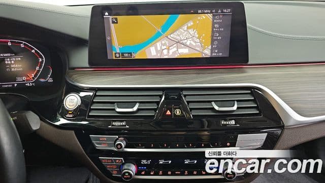 BMW 5 Series 2020 — ფოტო 14/20