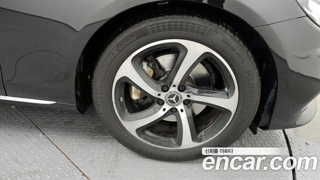 Mercedes-Benz E-Class 2019 — Şəkil 13/20