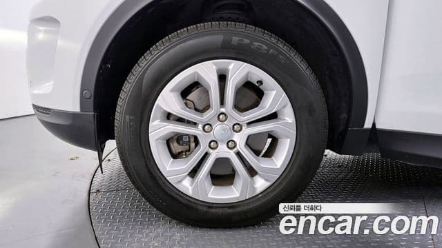 Land Rover Discovery Sport 2021 — ფოტო 4/20