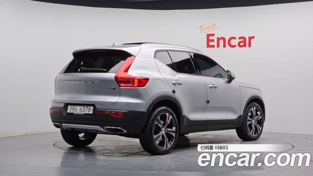 Volvo XC40 2019 — ფოტო 1/20