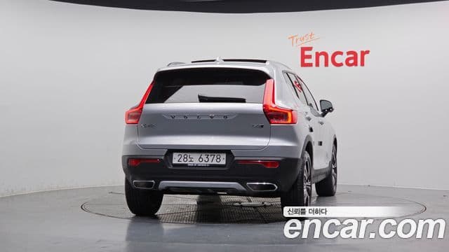 Volvo XC40 2019 — ფოტო 3/20