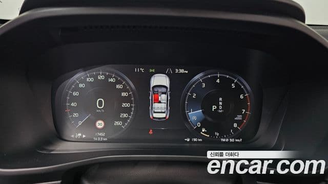 Volvo XC40 2019 — ფოტო 7/20