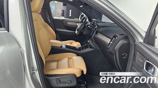 Volvo XC40 2019 — ფოტო 11/20