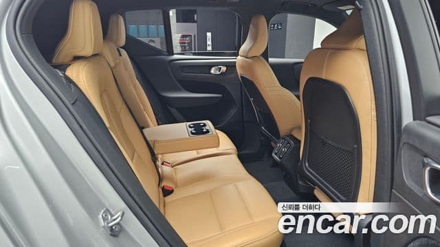 Volvo XC40 2019 — ფოტო 12/20