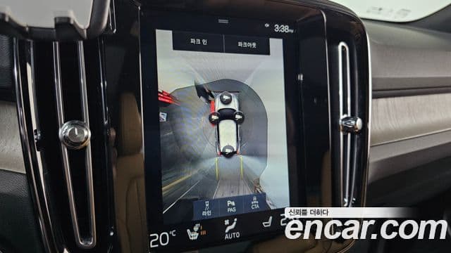 Volvo XC40 2019 — ფოტო 16/20