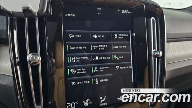 Volvo XC40 2019 — ფოტო 17/20