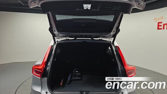 Volvo XC40 2019 — ფოტო 20/20
