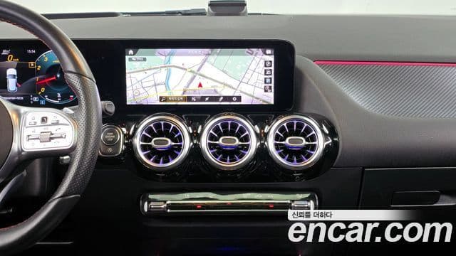 Mercedes-Benz GLA-Class 2021 — Şəkil 14/20