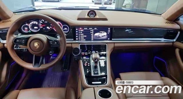 Porsche Panamera 2022 — ფოტო 14/18