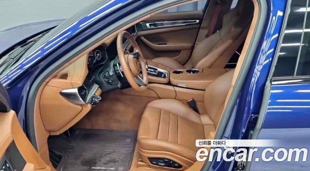 Porsche Panamera 2022 — ფოტო 16/18