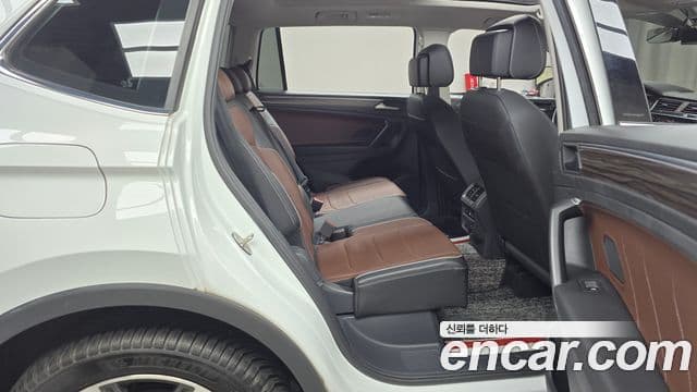 Volkswagen Tiguan Allspace 2023 — Фото 12/20