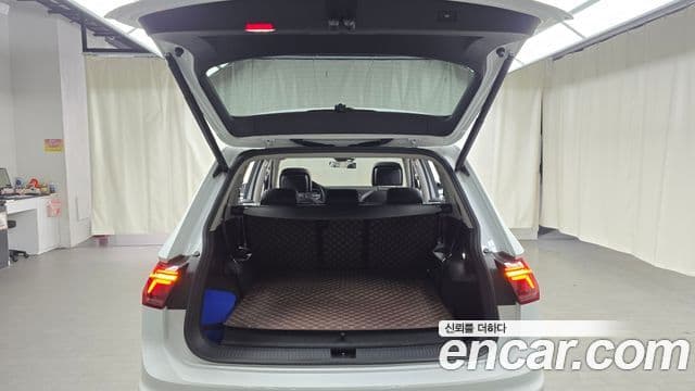 Volkswagen Tiguan Allspace 2023 — Фото 20/20