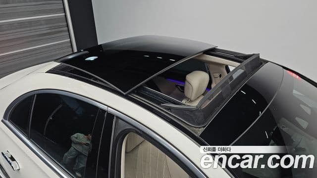 Mercedes-Benz S-Class 2022 — ფოტო 19/20