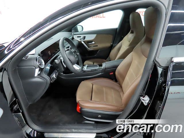 Mercedes-Benz CLA-Class 2025 — Фото 5/20