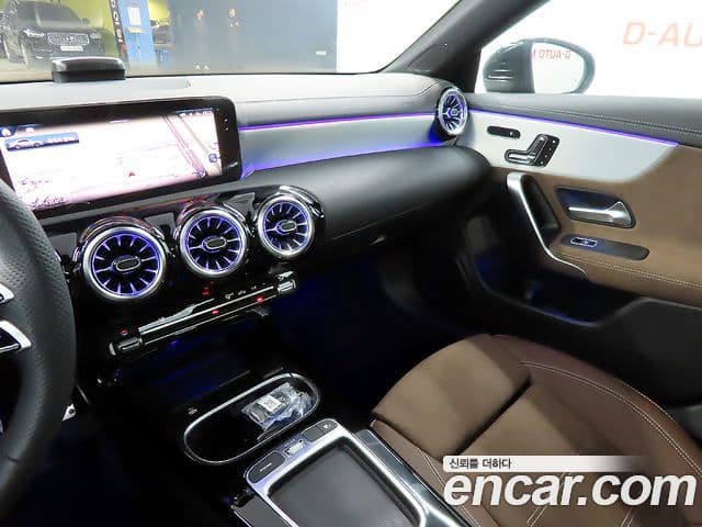 Mercedes-Benz CLA-Class 2025 — Фото 11/20