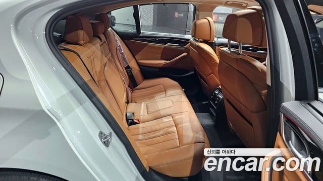 BMW 5 Series 2022 — Şəkil 19/20
