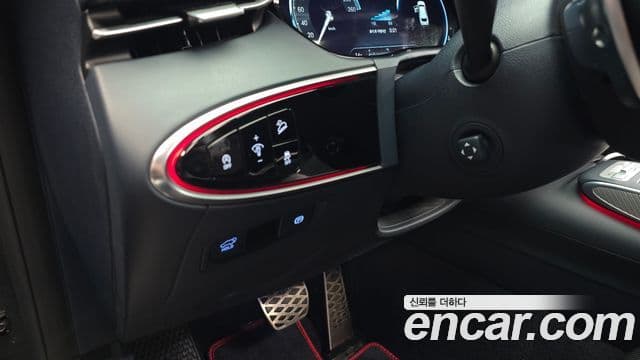 Genesis GV70 2022 — ფოტო 16/20