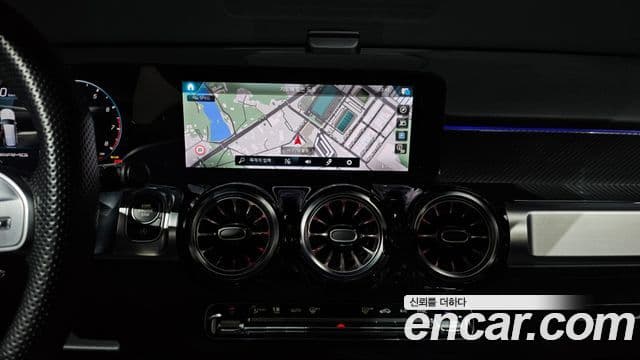Mercedes-Benz GLB-Class 2022 — ფოტო 15/20