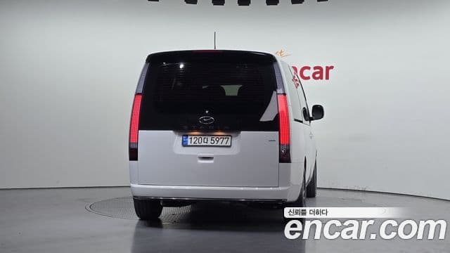 Hyundai Staria 2022 — ფოტო 4/20