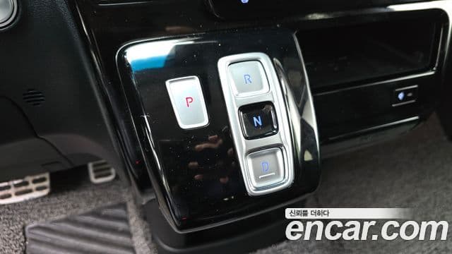 Hyundai Staria 2022 — ფოტო 9/20