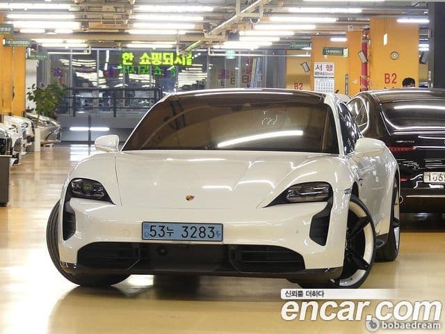 Porsche Taycan 2021 — ფოტო 9/20