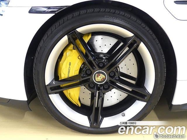 Porsche Taycan 2021 — ფოტო 13/20