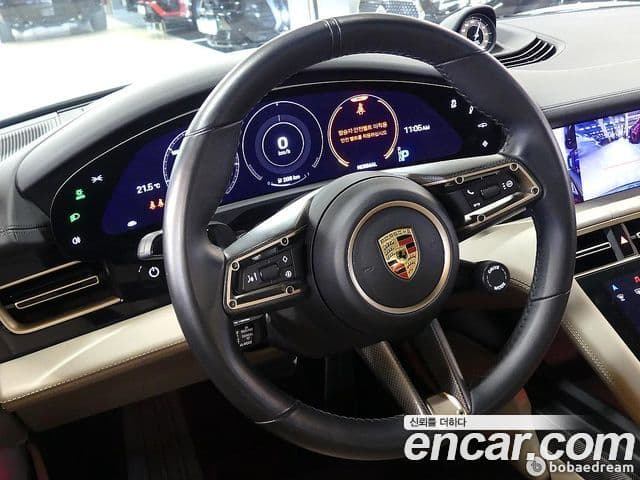Porsche Taycan 2021 — ფოტო 19/20