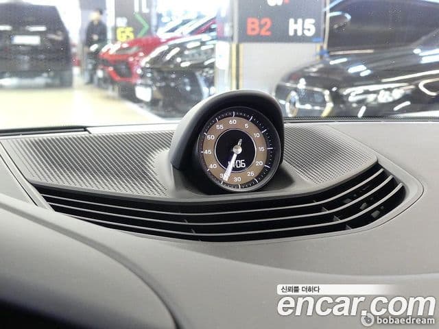 Porsche Taycan 2021 — ფოტო 10/20