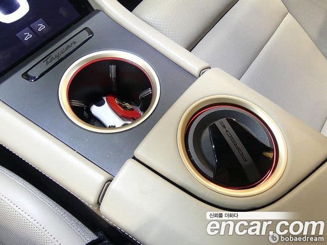 Porsche Taycan 2021 — ფოტო 16/20