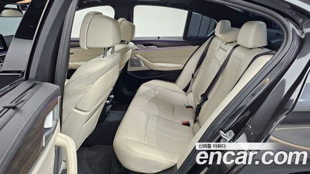 BMW 5 Series 2020 — Şəkil 12/20