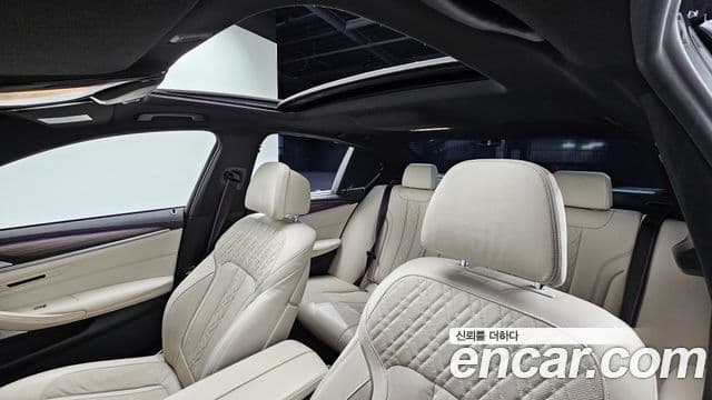 BMW 5 Series 2020 — Şəkil 19/20