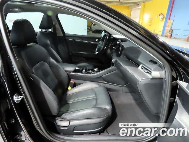 Kia K5 2021 — ფოტო 13/20