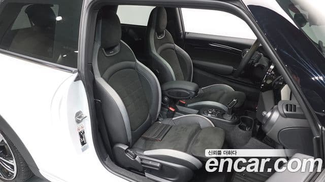 Mini Cooper S 2024 — ფოტო 10/20