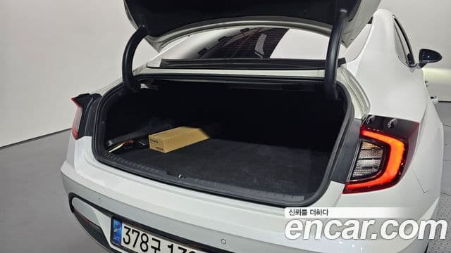 Hyundai Sonata Hybrid 2021 — Şəkil 17/20