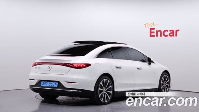 Mercedes-Benz EQE 2022 — Şəkil 18/20